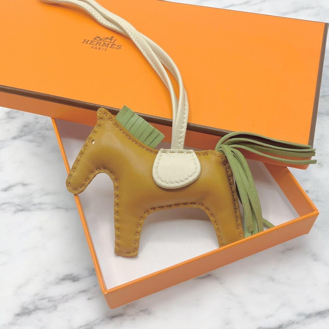 ⭐️ほぼ未使用⭐️ エルメス ロデオチャーム PM レザー セサミ