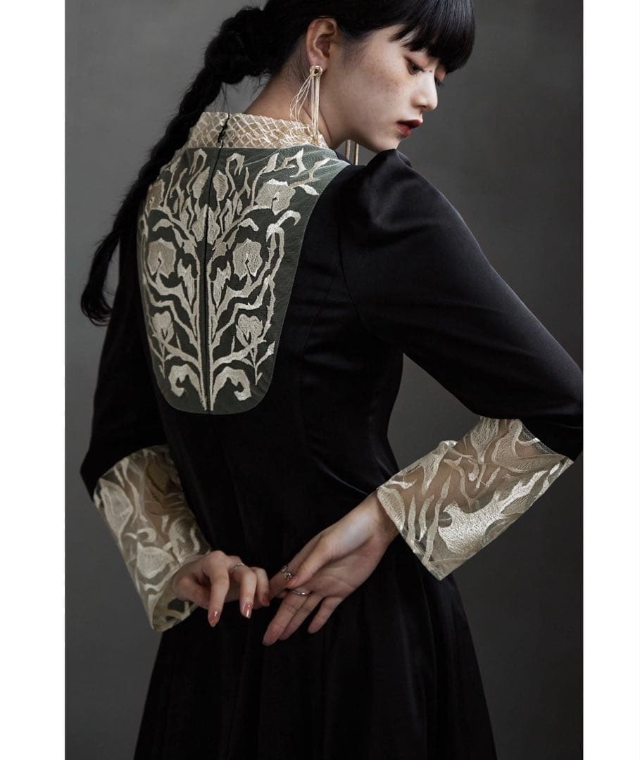 etoll. バック刺繍フレアドレス