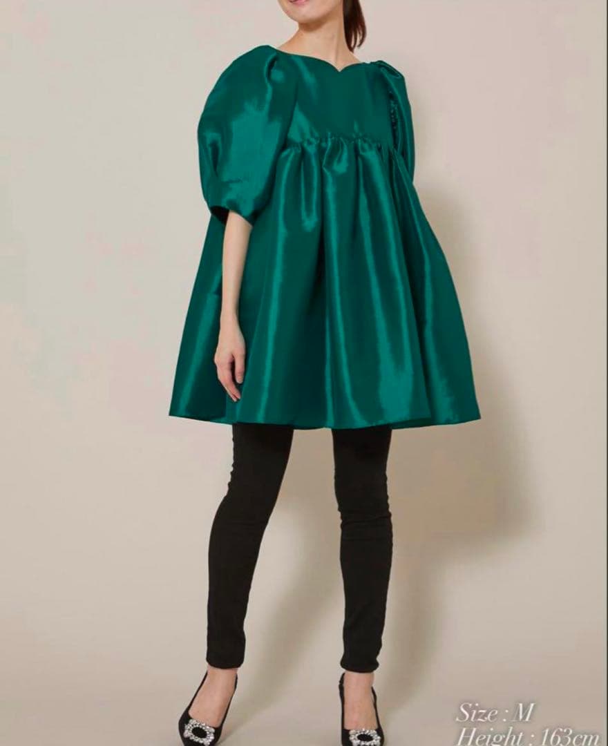 未使用に近い セブンテン ストレッチサテンチュニック　グリーン　Mサイズ