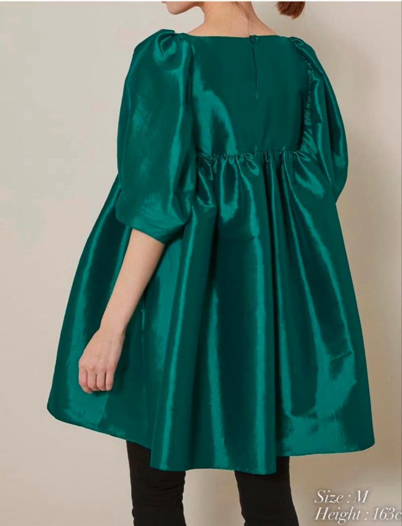 未使用に近い セブンテン ストレッチサテンチュニック　グリーン　Mサイズ