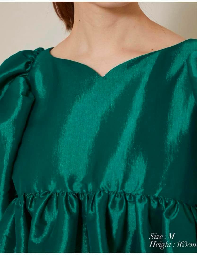 未使用に近い セブンテン ストレッチサテンチュニック　グリーン　Mサイズ