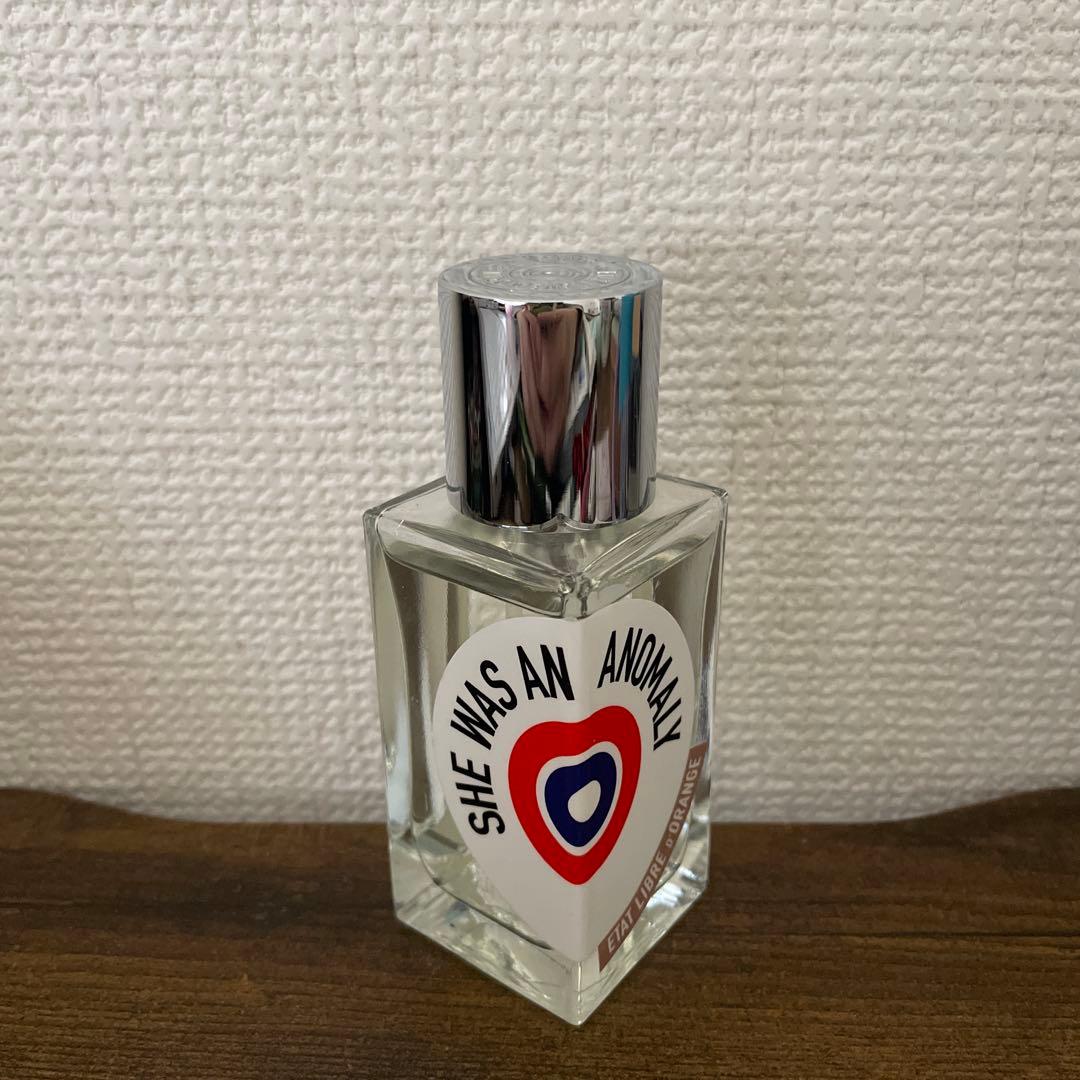 SHE WAS AN ANOMALY 香水