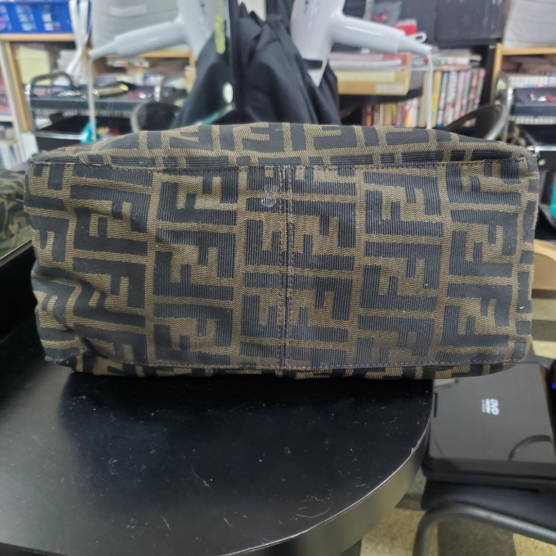 Fendi ロゴプリント ショルダーバッグ