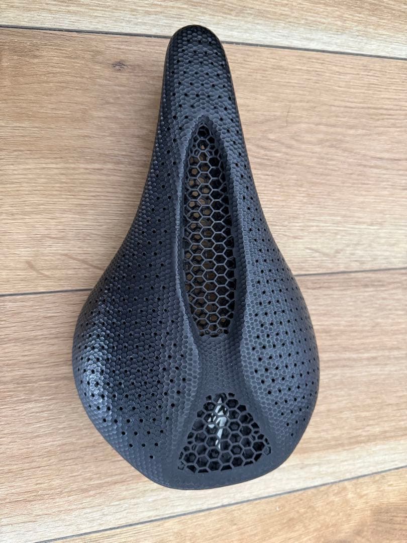 Power Pro with Mirror サドル　143mm