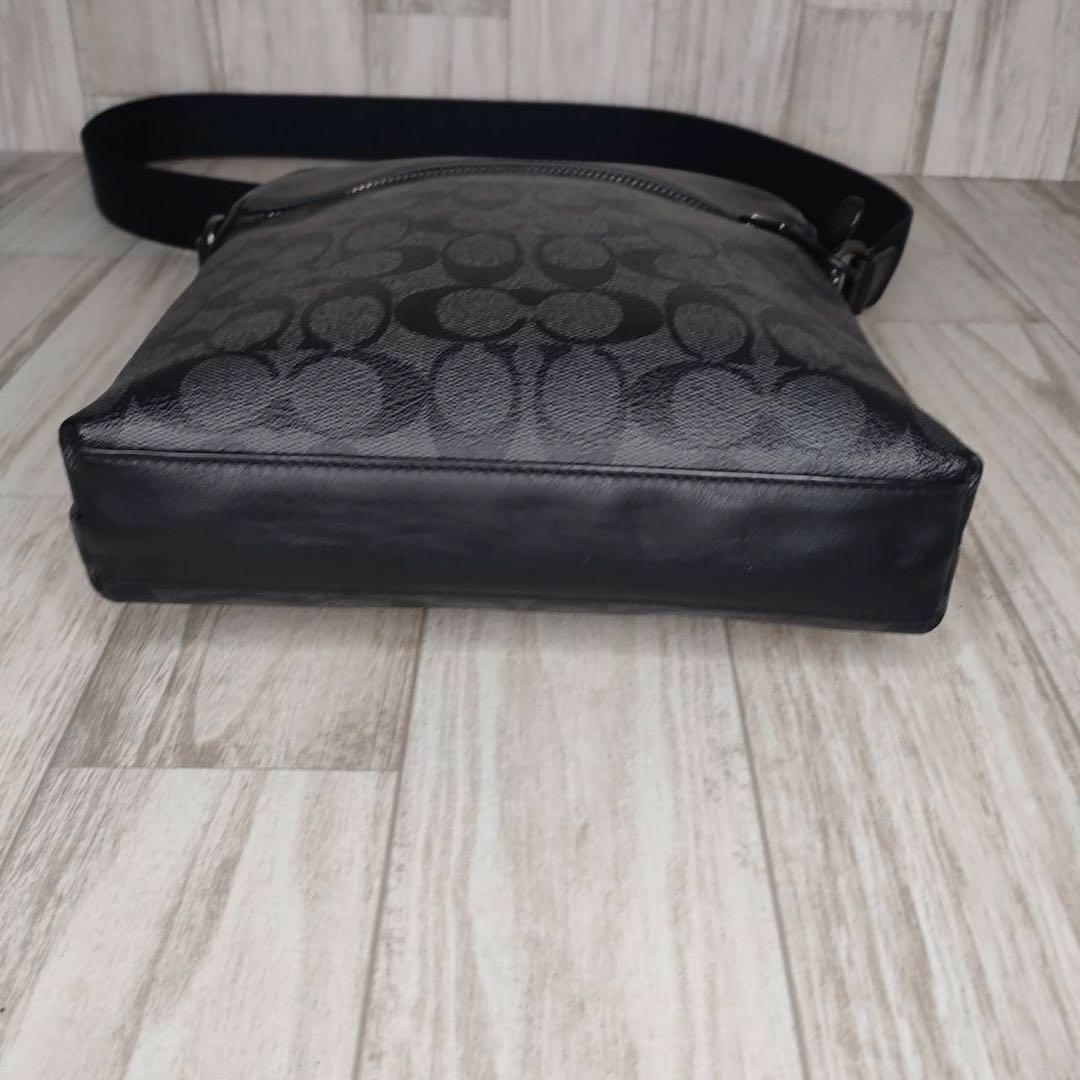 60 COACH コーチ　シグネチャー　ショルダーバッグ