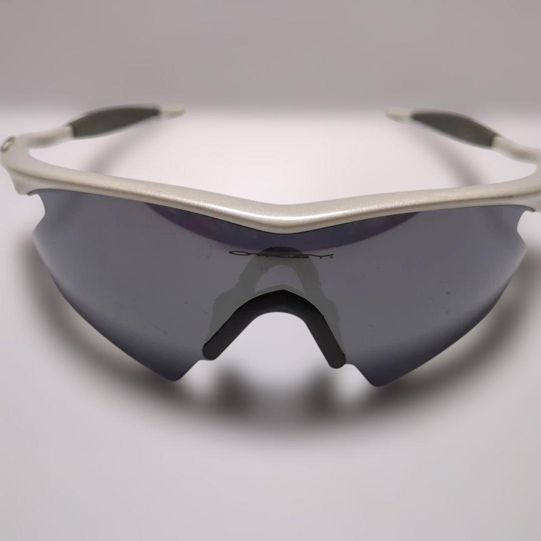 カ*ズ様 オークリー　スポーツサングラス 白、グレー