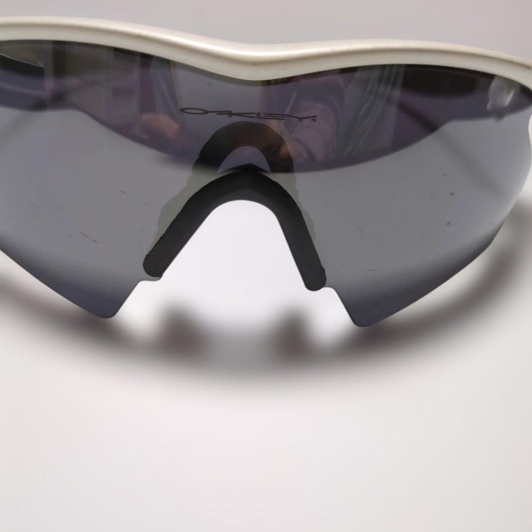 カ*ズ様 オークリー　スポーツサングラス 白、グレー