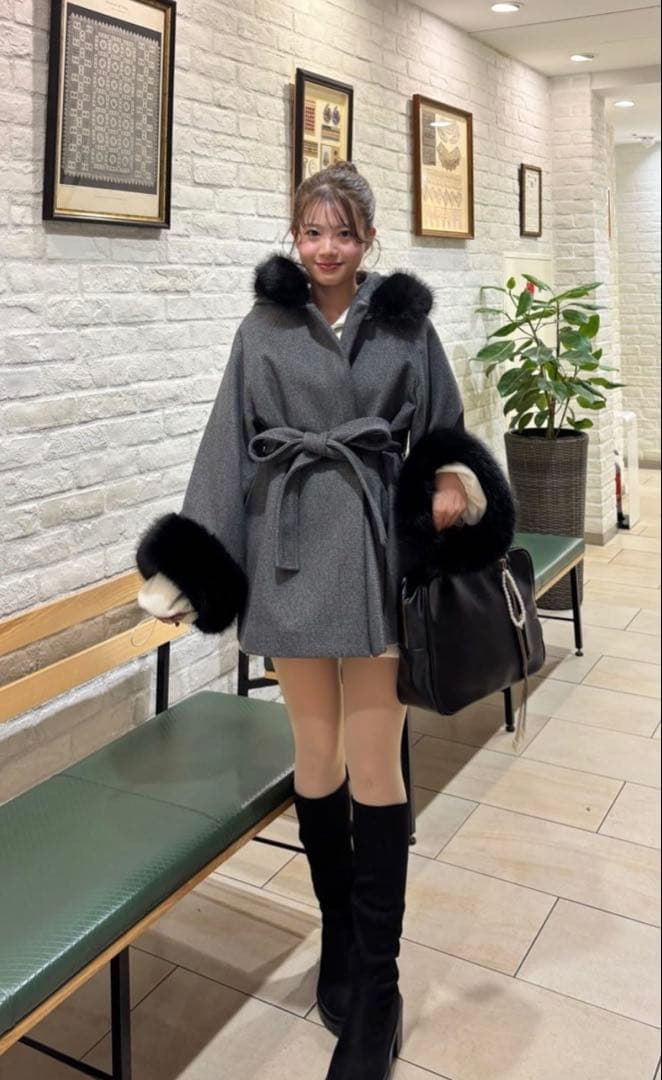 Chico 新品　ファー付きフード襟マルチwayケープコート