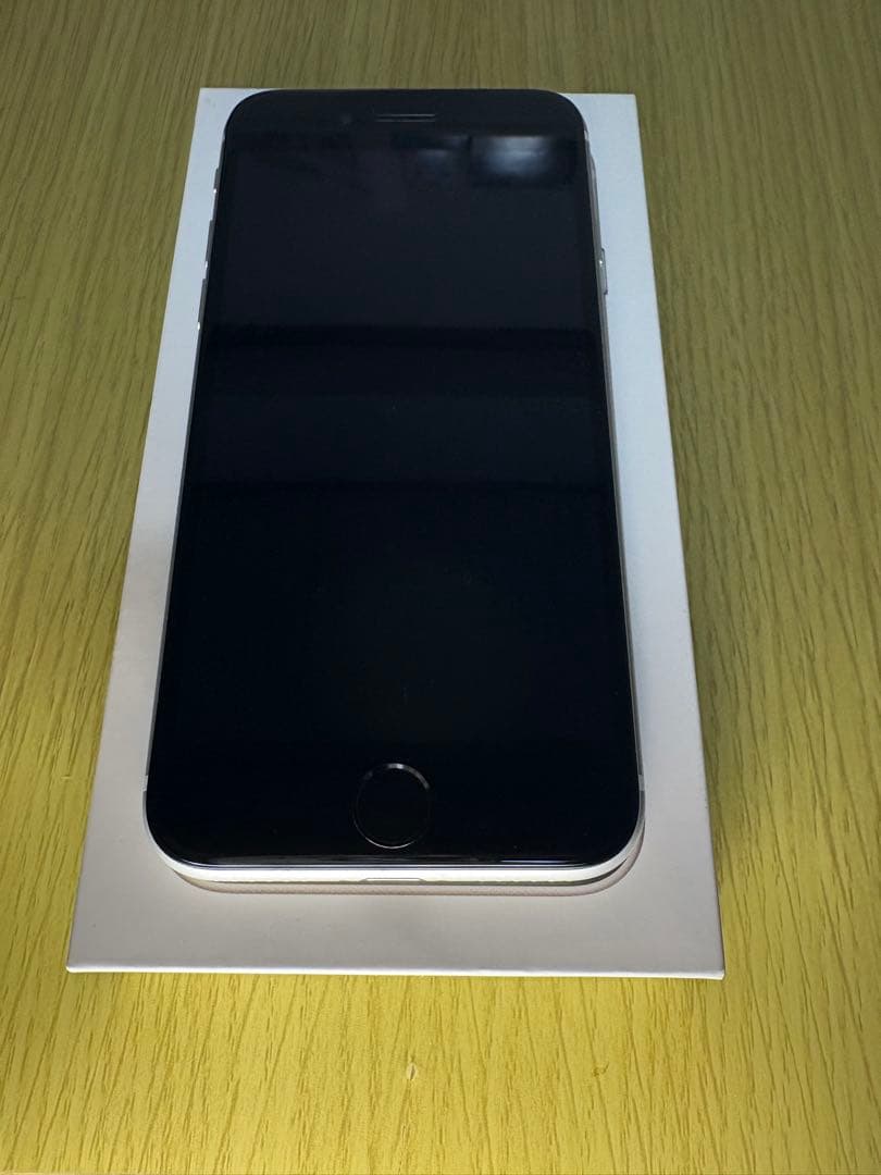 美品iPhone se3 64GB SIMフリー