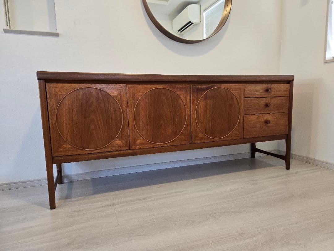 【cloheさま】サークル模様の入った素敵なデザインのヴィンテージサイドボード