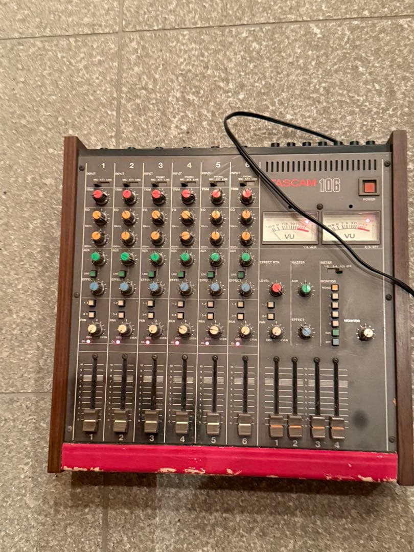 アナログミキサー TASCAM 106