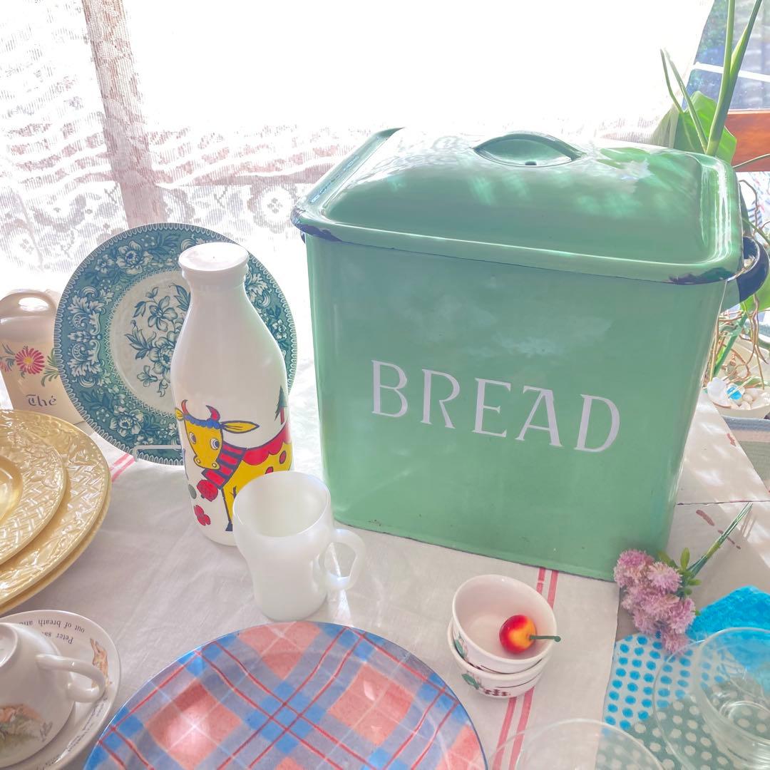 希少✧イギリスアンティーク　かわいいミントグリーンBREADホウロウ缶˚✧₊⁎✧