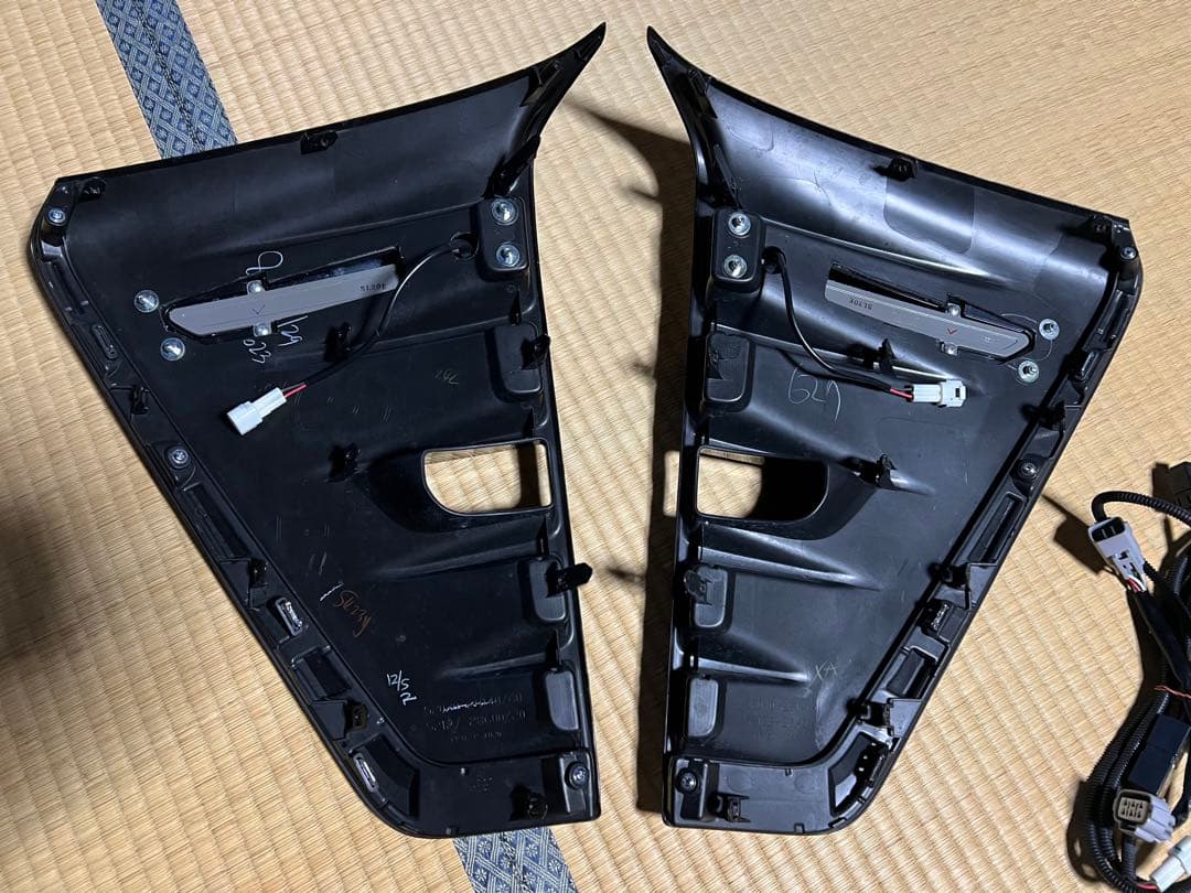 80系 後期 ヴォクシー シグネチャーイルミブレード フォグカバー付