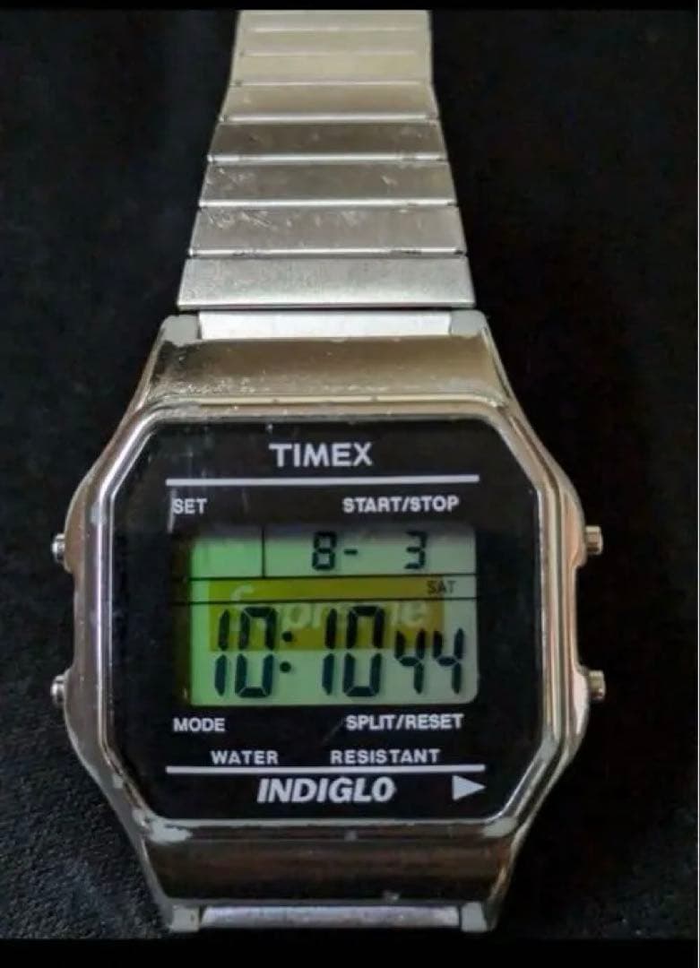 モス　Supreme x Timex Digital Watch