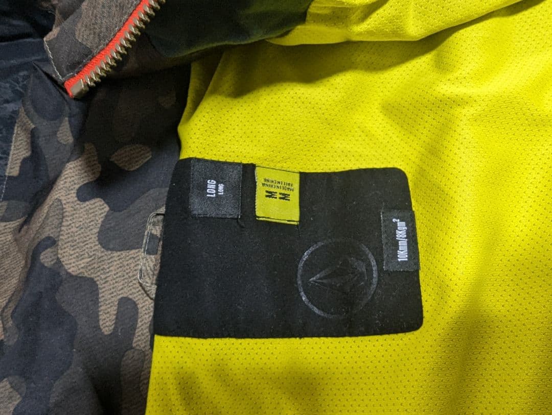 VOLCOM 子ども用スノーボードウェア迷彩