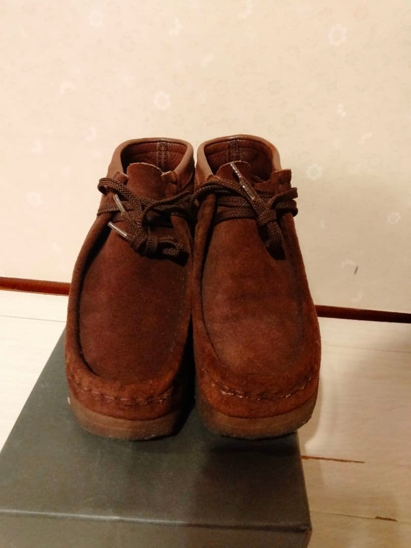 にいなクラークスワラビーブーツ24.5センチブラウン スウェード