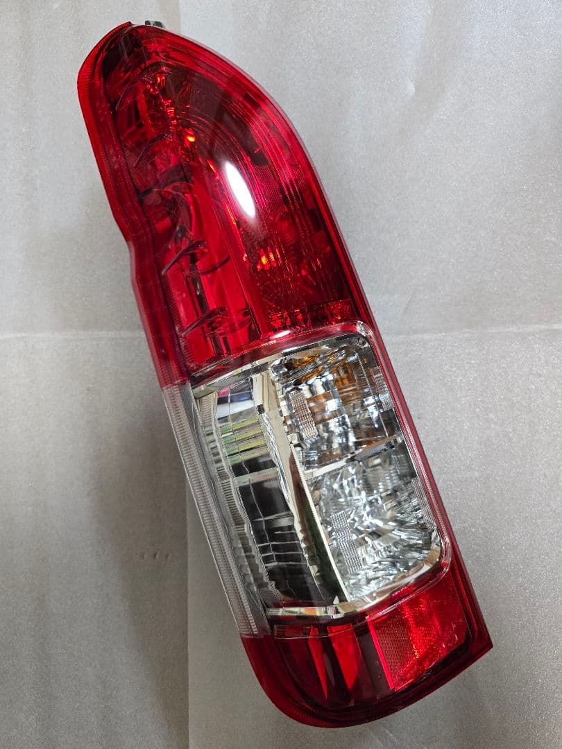 ハイエース 200系 テールライト トヨタ 純正 新車外し 左用 ¹