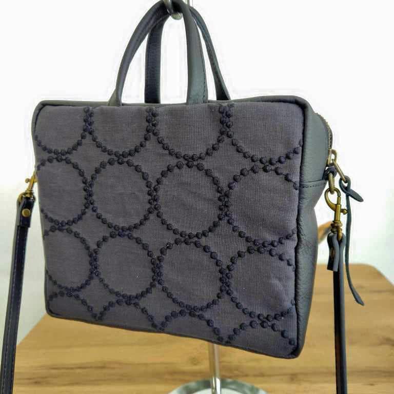 ミナペルホネン/2025tambourineタンバリンチャコール/スクエアー本革