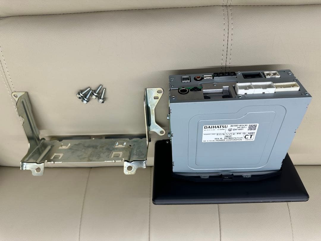 ルーミーディスプレイオーディオ本体