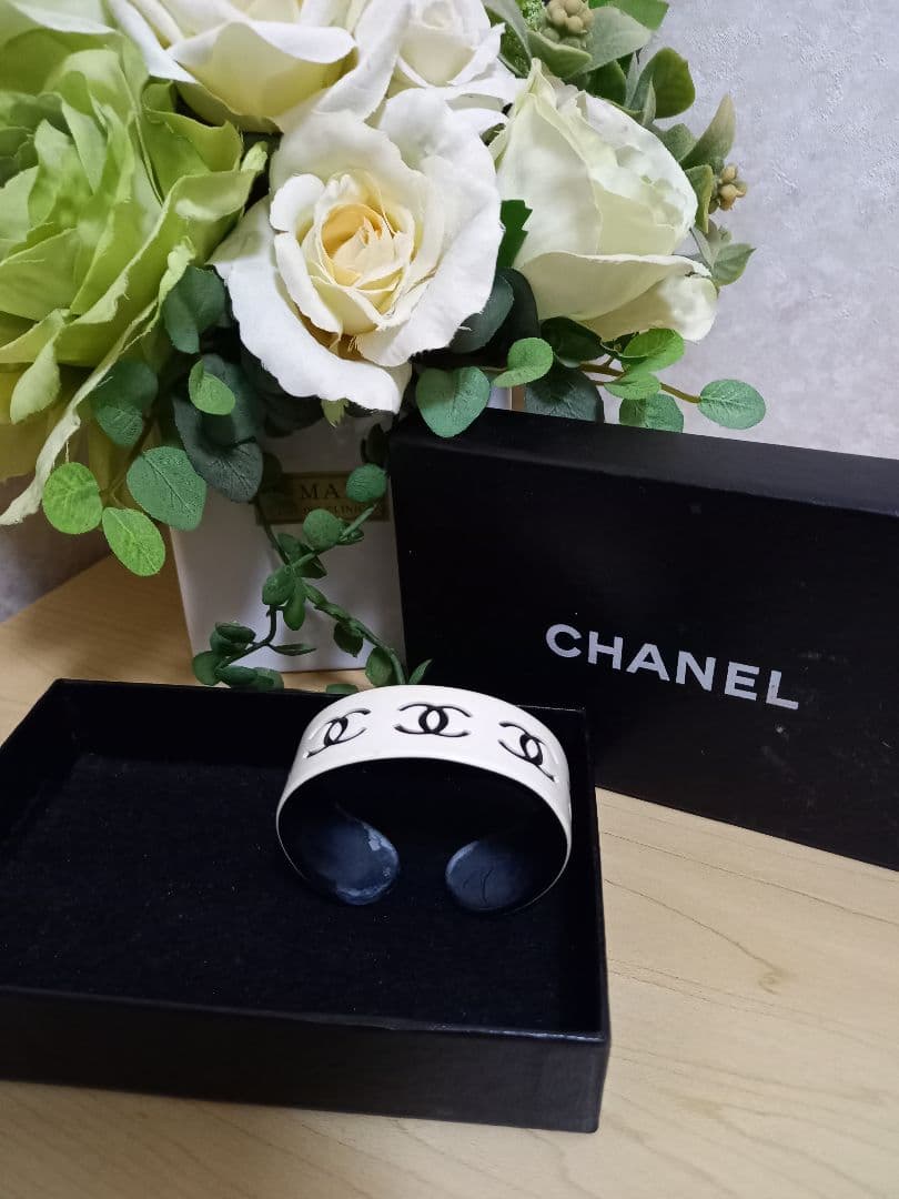 正規品CHANEL♡ロゴバングル♡