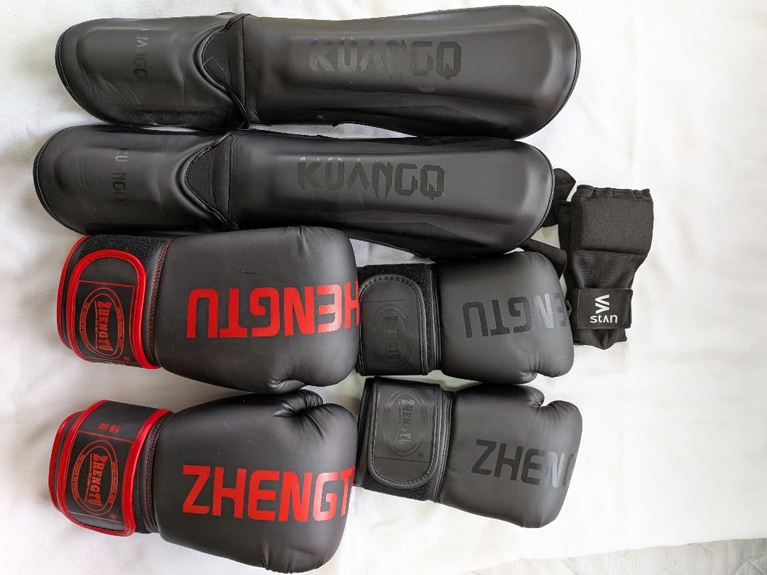 ボクシンググローブ・レッグガード・バンテージセット