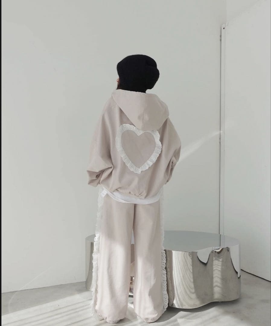 fiction tokyo ハートジップアップフーディー