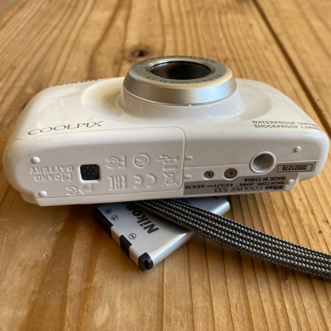美品　Nikon COOLPIX S33 防水デジタルカメラ　おまけ付き