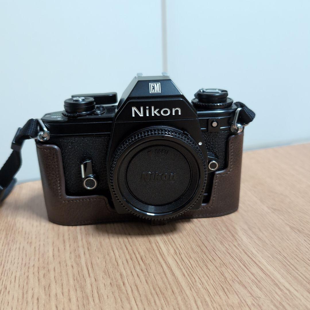 Nikon EM レザーケース付き