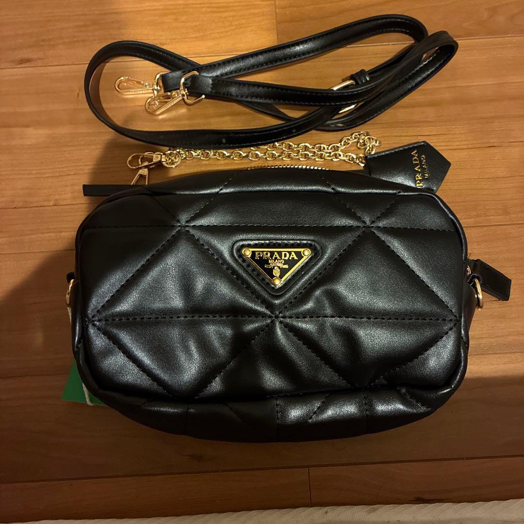 PRADAブラックショルダーバッグ