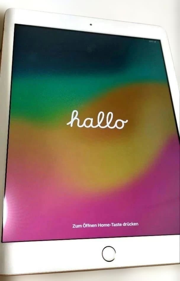 iPad 第6世代 Wi-Fiモデル ゴールド 32GB