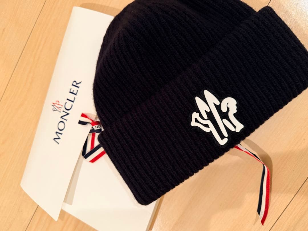tさん専用モンクレール　ニット帽　新品　メンズレディース兼用