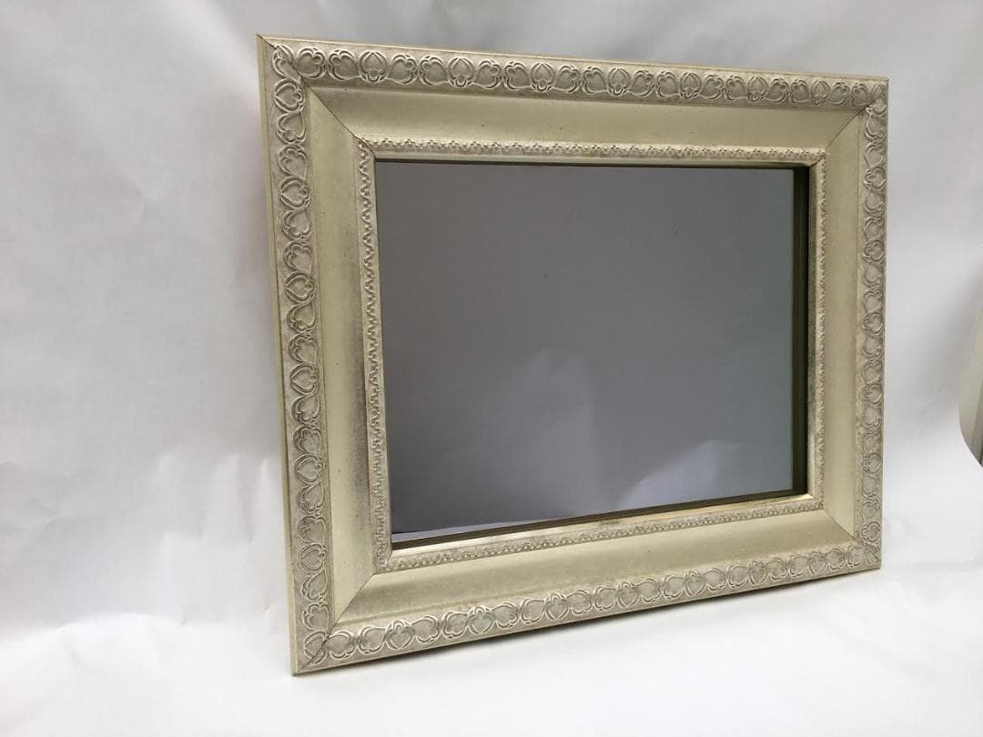 鏡の中に15インチディスプレイが入っています。PCと繋げてTVカメラや動画Ok,