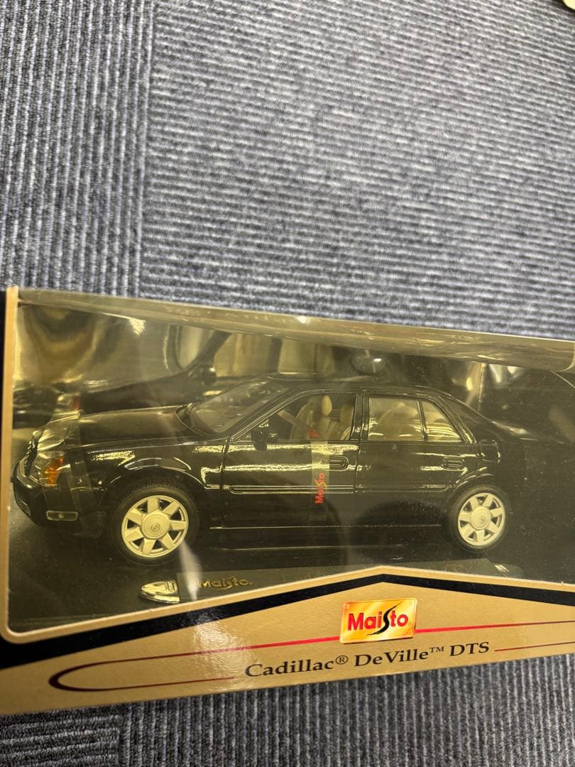 キャデラックデゥビルDTS 1/18