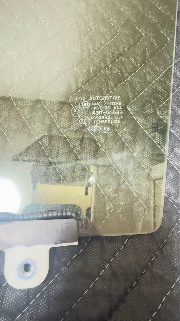 ジ*モ様 ハイエース　純正　サイド　ガラス