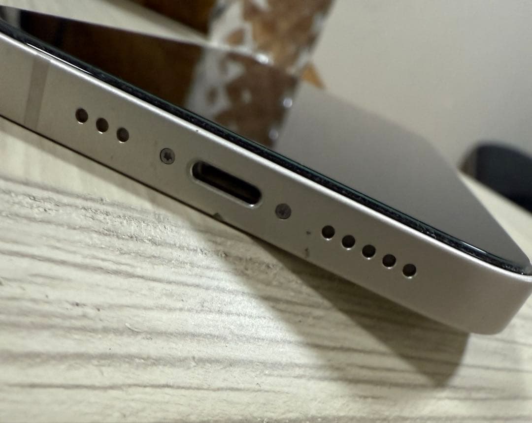 iPhone 13 スターライト256GB（SIMフリー・残債なし）