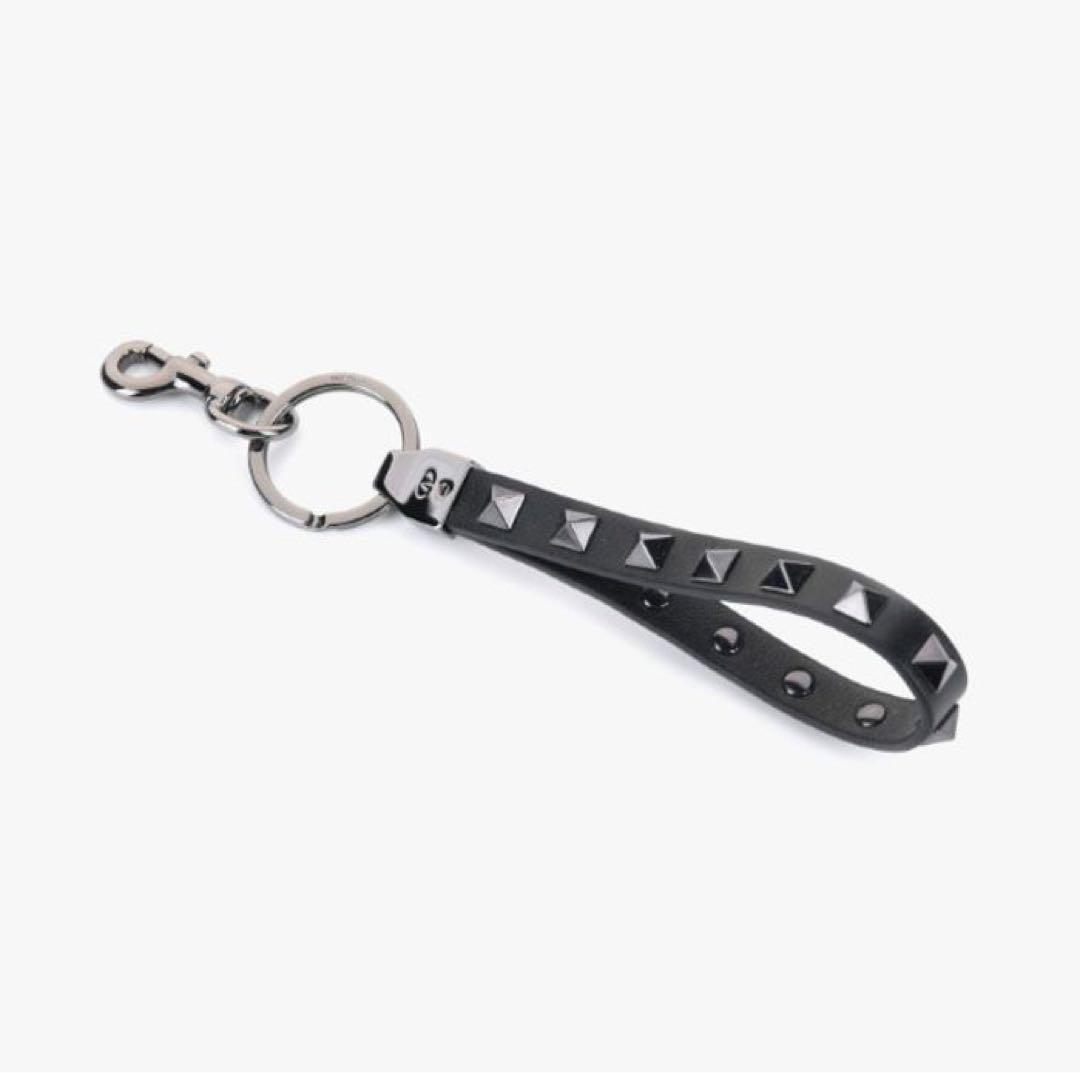 VALENTINO ロックスタッド キーリング　ブラック