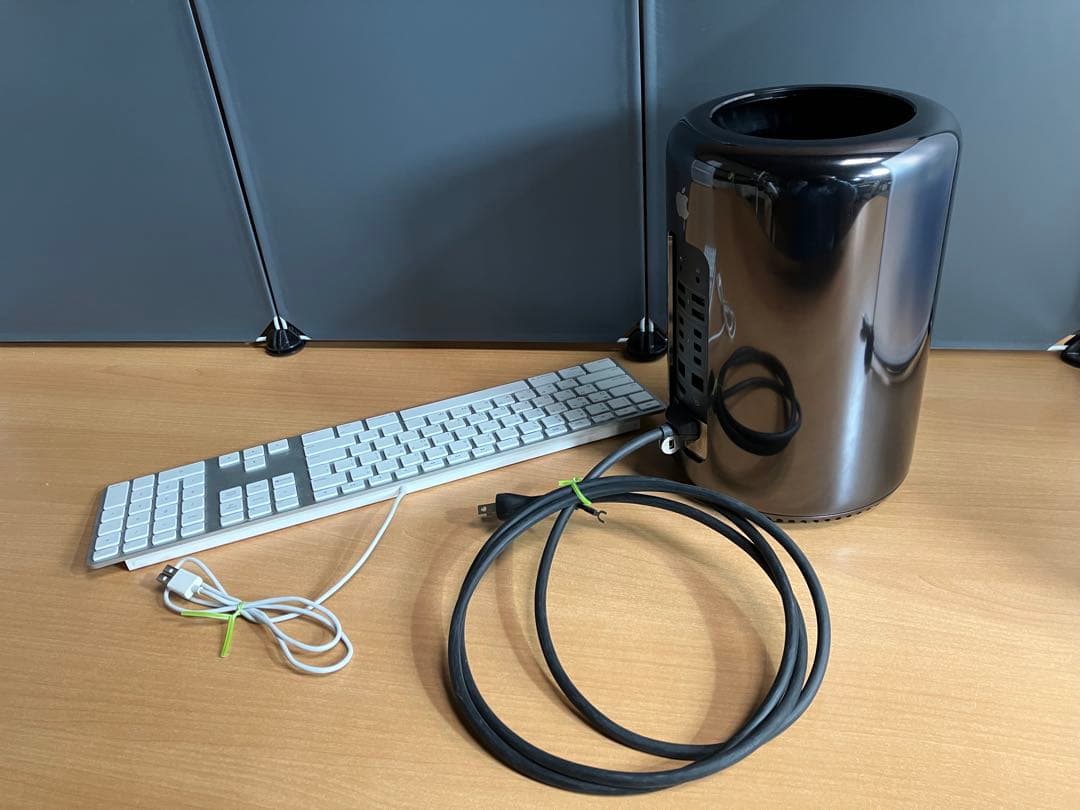 べ*む様 Apple Mac Pro （古いモデルジャンク扱い）とキーボードセッ