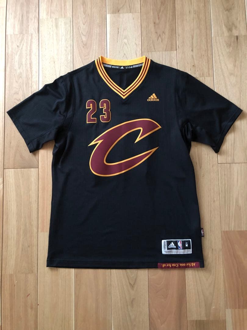 【M未使用美品】レブロン CAVS ユニフォーム　黒色半袖