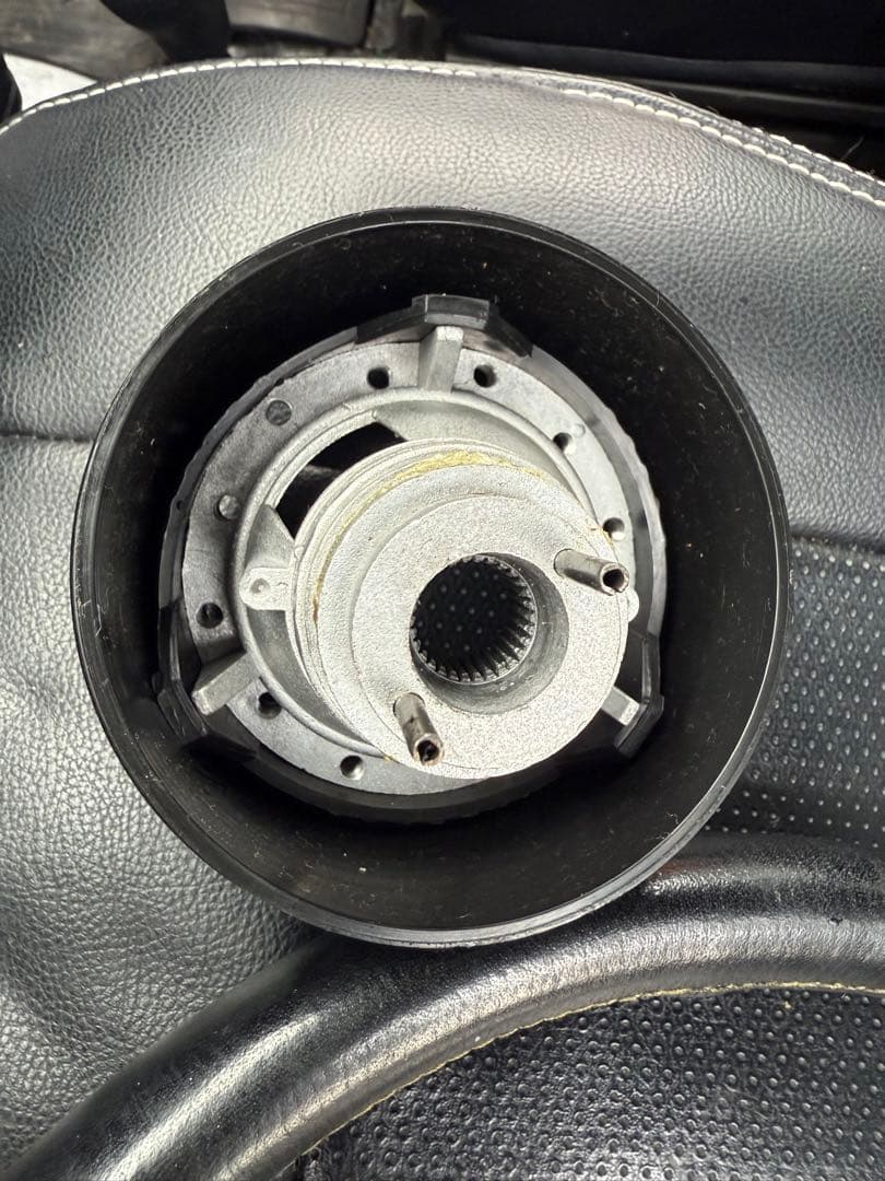 MOMOCORSE 777 ステアリングホイール