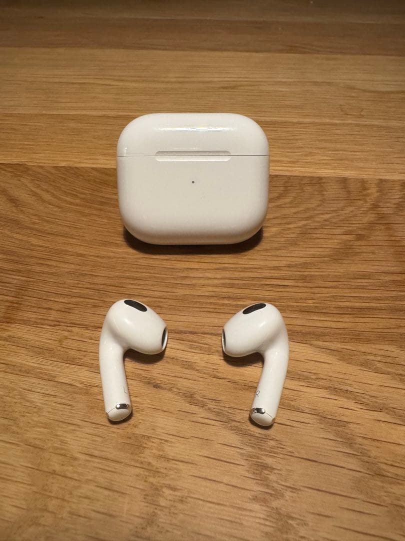 【美品】AirPods3 with Wireless Charging Case