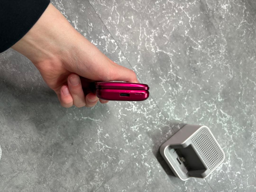 かんたんケータイ　KYF41 レッド　スタンド付き