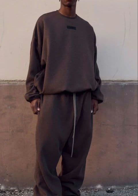 FEAR OF GOD ESSENTIALS スウェットシャツ　ブラウン