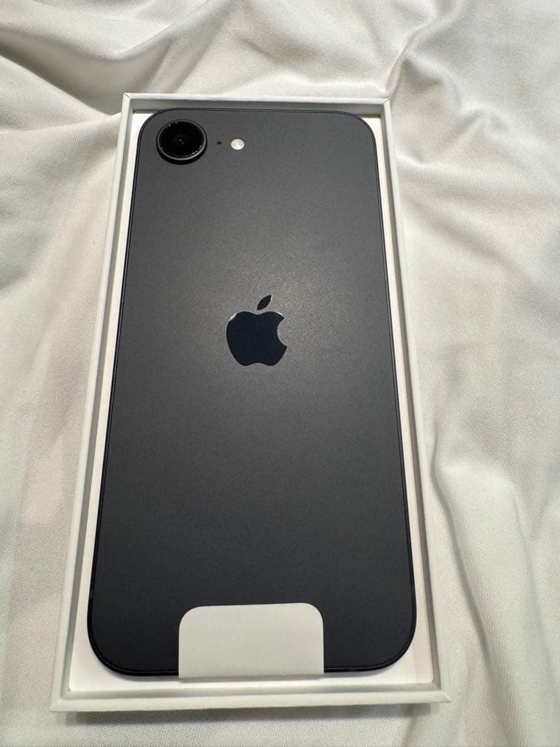 Apple iPhone 16e ブラック　ほぼ未使用