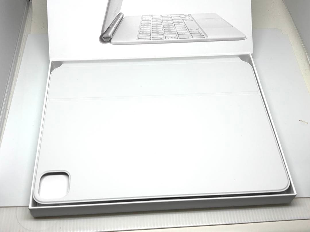 美品！Apple iPad 11インチ MJQJ3J/A ホワイト キーボード