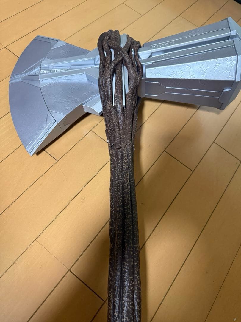 こ*き様 ハズブロ　ストームブレイカー レプリカ マーベル　アベンジャーズ