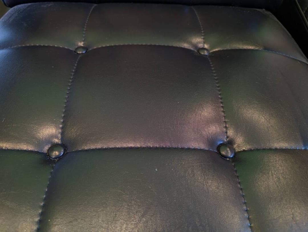 カリモク60　Kチェア1シーター W36140 スタンダードブラック　①