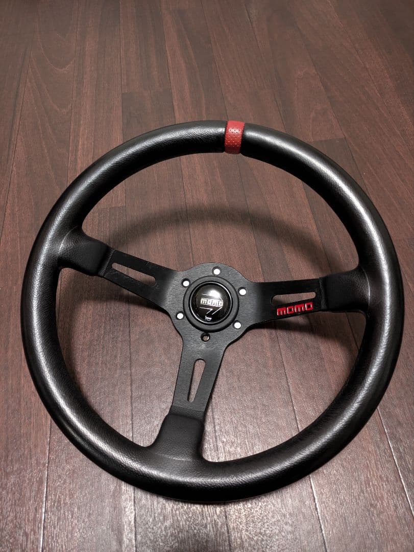 モモ　MOMO ステアリング　33パイ
