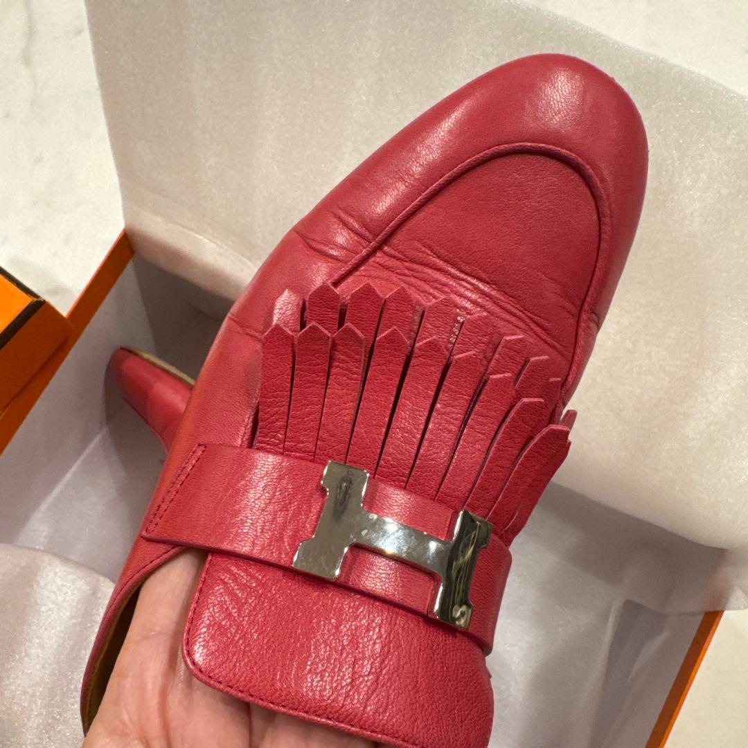 HERMES フリンジ付き赤ローファー