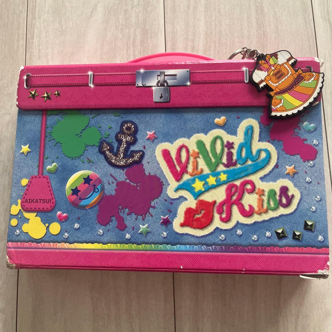 アイカツ カード　ケース＆キーホルダー付き 約９０枚　レア