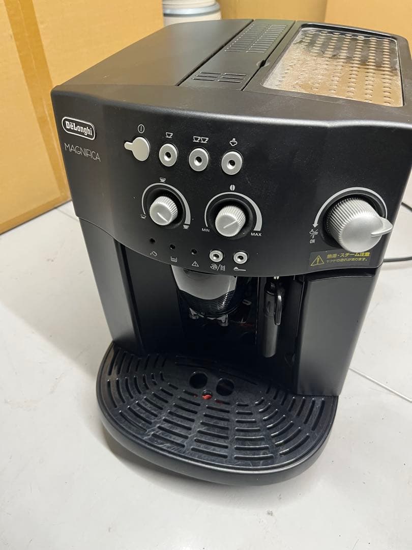 デロンギ　マグニフィカ　全自動コーヒーマシン　ESAM1000SJ
